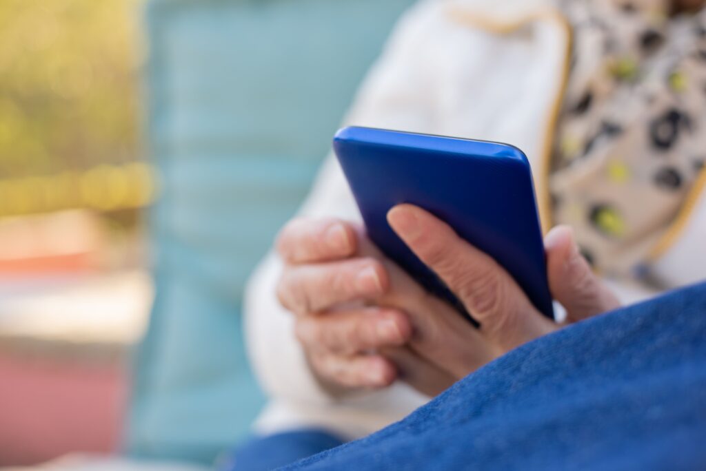 An older budget smartphone loading a site smoothly